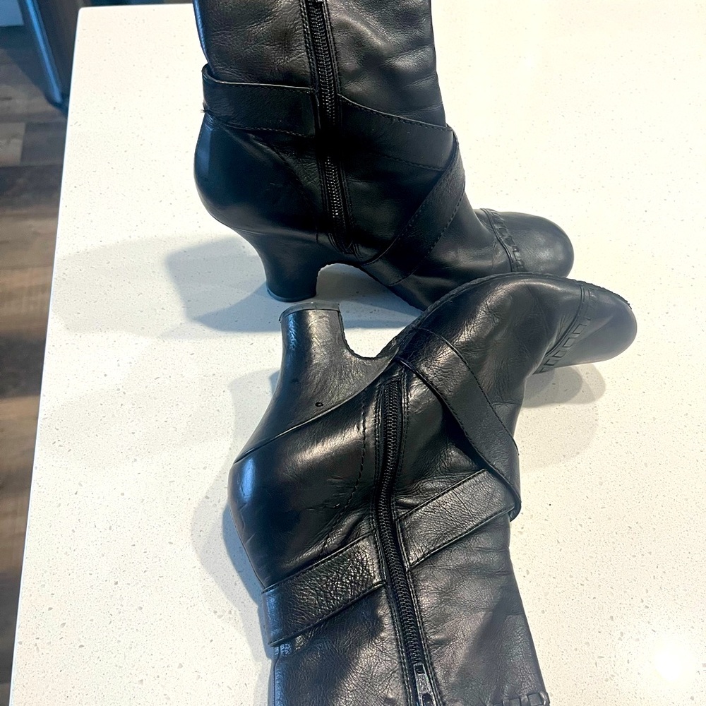 Elegant Black Heeled Boots